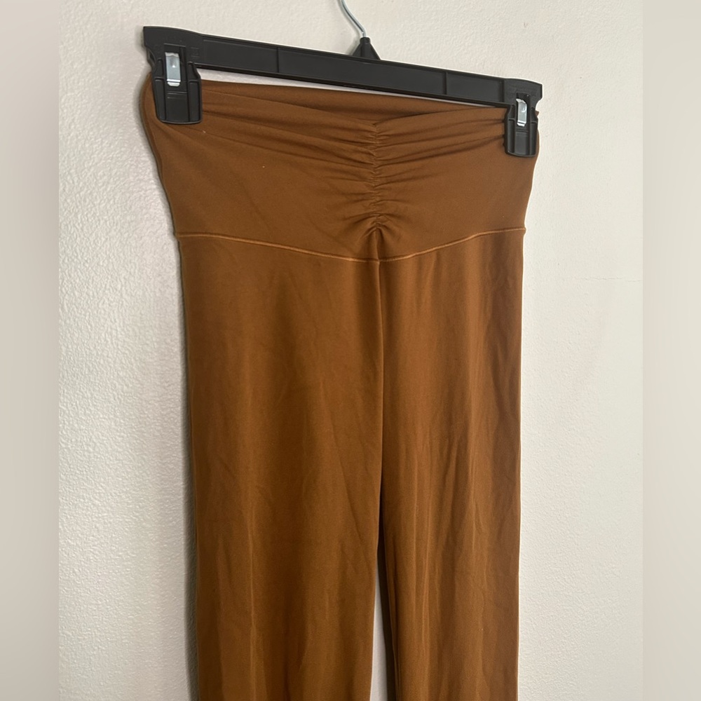 OFFLINE By Aerie Real Me High Waisted Ruched Flare Legging Brown Size S Small - Picture 4 of 9